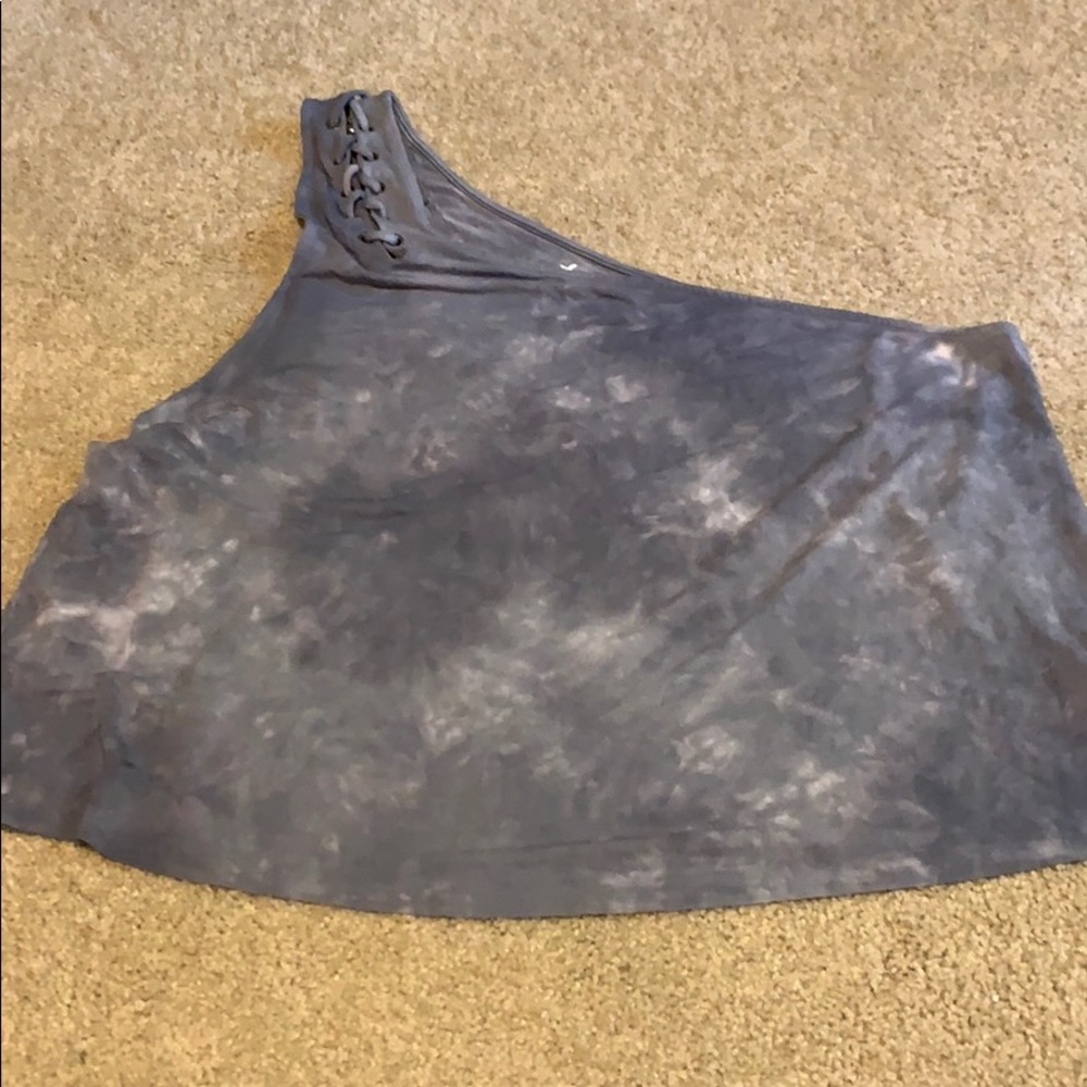 One shoulder top